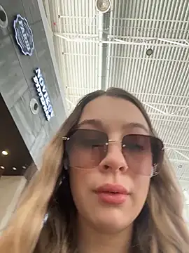 Snapshot of SashaCatt chatting on March 27, 9:10 am SashaCatt online show from March 27, 9:10 am