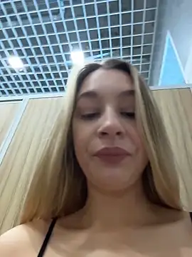 Snapshot of SashaCatt chatting on June 18, 9:14 am SashaCatt online show from June 18, 9:14 am