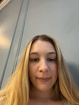 Snapshot of SashaCatt chatting on June 30, 8:48 am SashaCatt online show from June 30, 8:48 am