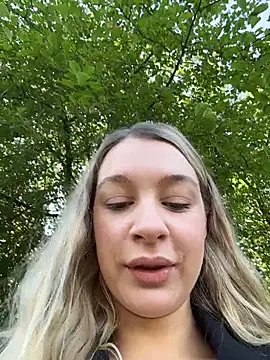 Snapshot of SashaCatt chatting on July 25, 6:33 am SashaCatt online show from July 25, 6:33 am