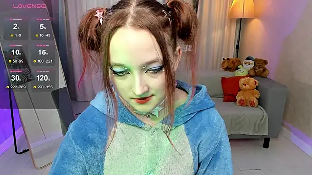 Snapshot of LauraKelley chatting on November 11, 8:03 am LauraKelley online show from November 11, 8:03 am