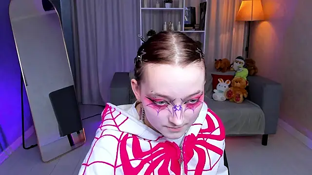 Snapshot of LauraKelley chatting on November 12, 9:32 am LauraKelley online show from November 12, 9:32 am