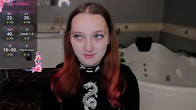 Snapshot of LauraKelley chatting on December 4, 10:46 am LauraKelley online show from December 4, 10:46 am