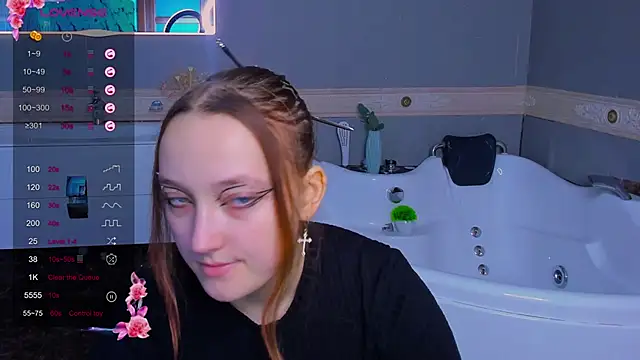 Snapshot of LauraKelley chatting on December 15, 9:35 am LauraKelley online show from December 15, 9:35 am