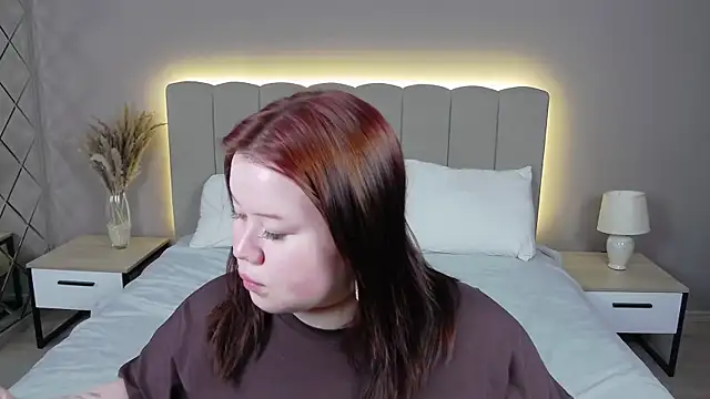 Snapshot of EvaNova_ chatting on April 8, 6:24 am EvaNova online show from April 8, 6:24 am