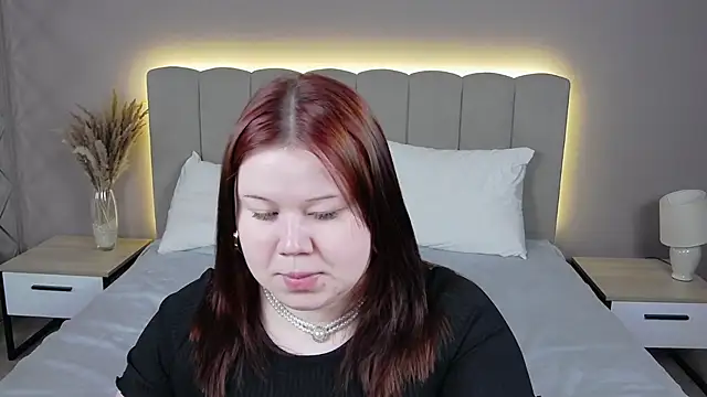 Snapshot of EvaNova_ chatting on April 12, 10:20 am EvaNova online show from April 12, 10:20 am