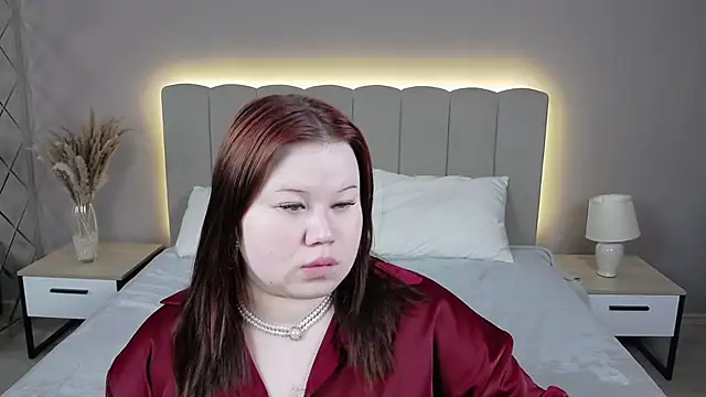 Snapshot of EvaNova_ chatting on April 18, 8:18 am EvaNova online show from April 18, 8:18 am