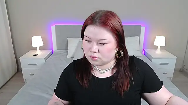 Snapshot of EvaNova_ chatting on May 6, 9:47 am EvaNova online show from May 6, 9:47 am