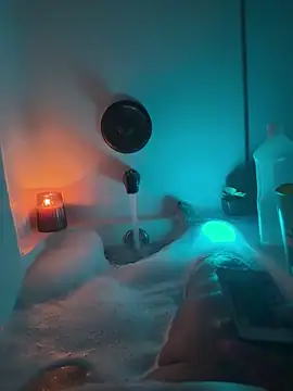 Snapshot of BiigMAMA_2025 chatting on December 1, 7:02 am BiigMAMA 2025 online show from December 1, 7:02 am