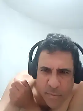 Snapshot of Lupercinio chatting on November 19, 12:21 am Lupercinio online show from November 19, 12:21 am