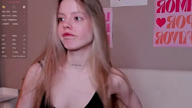 Snapshot of TiffinyMergist chatting on November 23, 7:24 pm TiffinyMergist online show from November 23, 7:24 pm