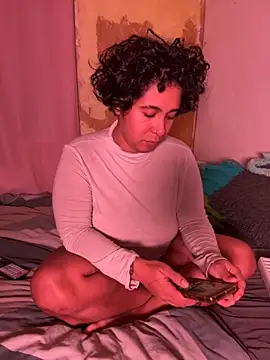 Snapshot of CaneliitaBlaze chatting on November 18, 3:27 pm CaneliitaBlaze online show from November 18, 3:27 pm