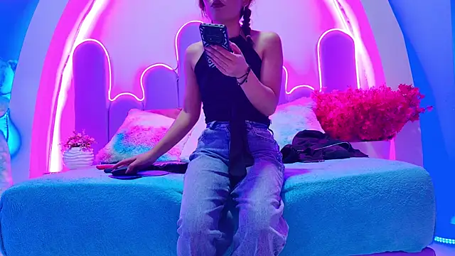 Snapshot of BunnySexyy18 chatting on July 10, 3:11 am BunnySexyy18 online show from July 10, 3:11 am