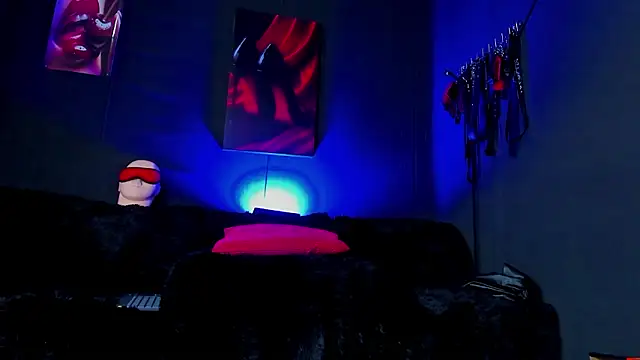 MartinaStones online show from March 18, 12:25 am