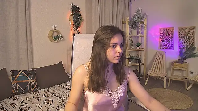Snapshot of FrancescaCavaliere chatting on April 6, 6:25 am FrancescaCavaliere online show from April 6, 6:25 am