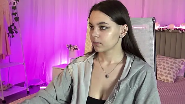 Snapshot of FrancescaCavaliere chatting on April 22, 7:22 am FrancescaCavaliere online show from April 22, 7:22 am