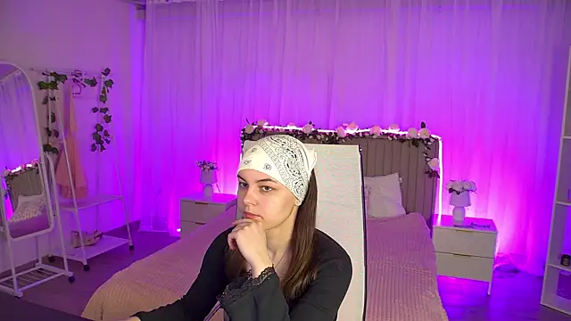 Snapshot of FrancescaCavaliere chatting on May 5, 6:54 am FrancescaCavaliere online show from May 5, 6:54 am