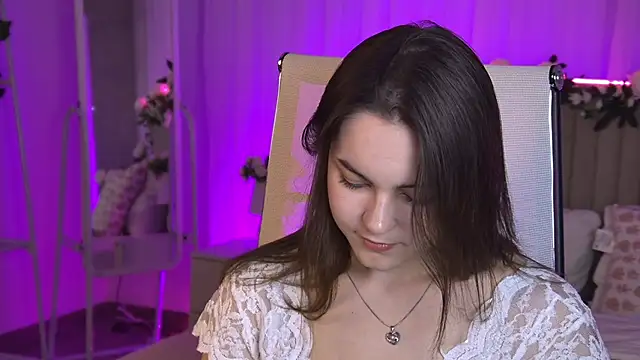 Snapshot of FrancescaCavaliere chatting on June 1, 9:44 am FrancescaCavaliere online show from June 1, 9:44 am