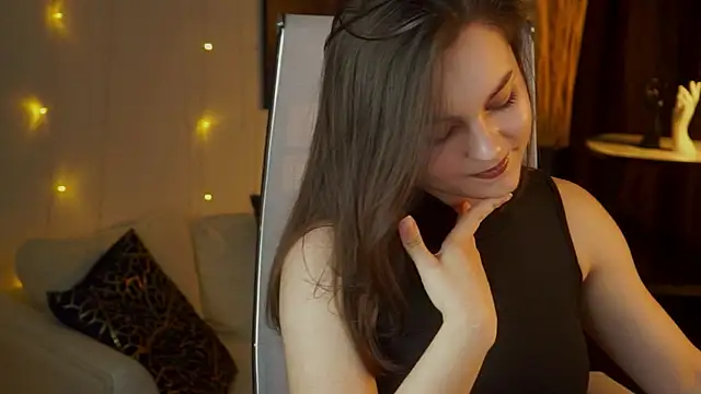 Snapshot of FrancescaCavaliere chatting on June 4, 9:59 am FrancescaCavaliere online show from June 4, 9:59 am