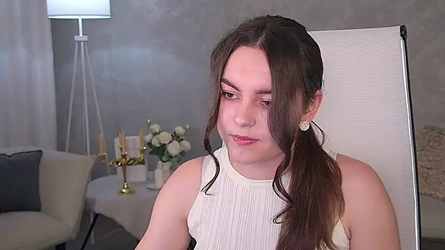 Snapshot of FrancescaCavaliere chatting on June 10, 12:59 pm FrancescaCavaliere online show from June 10, 12:59 pm