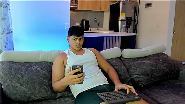 Snapshot of james_smithx chatting on November 21, 10:08 pm james smithx online show from November 21, 10:08 pm