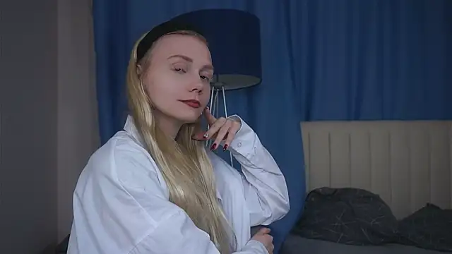 Snapshot of UnDesiga chatting on November 16, 5:40 pm UnDesiga online show from November 16, 5:40 pm