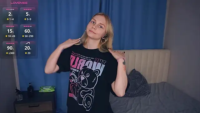 Snapshot of UnDesiga chatting on November 29, 5:38 pm UnDesiga online show from November 29, 5:38 pm