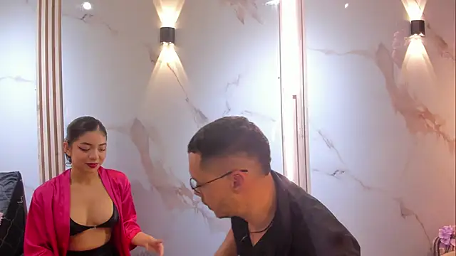 Snapshot of Aron_and_molly chatting on November 12, 12:38 pm Aron and molly online show from November 12, 12:38 pm