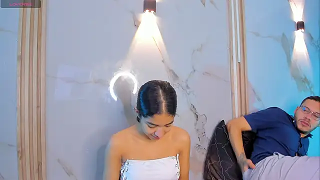 Snapshot of Aron_and_molly chatting on December 1, 12:10 pm Aron and molly online show from December 1, 12:10 pm