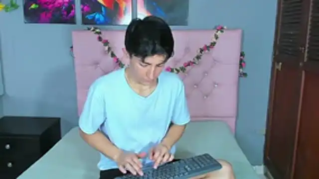 Snapshot of ElanGiraldo chatting on December 17, 10:27 pm ElanGiraldo online show from December 17, 10:27 pm