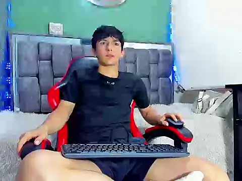 Snapshot of ElanGiraldo chatting on April 7, 11:04 pm ElanGiraldo online show from April 7, 11:04 pm