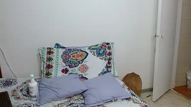 dayan hanks online show from March 8, 3:21 am