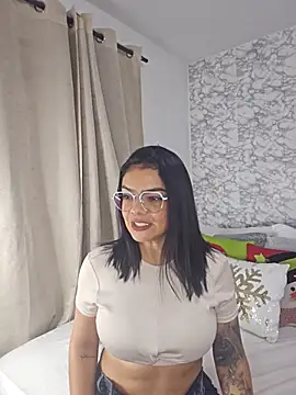 Snapshot of sofiaalarson chatting on December 3, 12:51 am sofiaalarson online show from December 3, 12:51 am