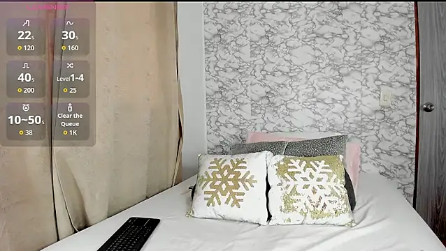 sofiaalarson online show from December 16, 2:22 pm