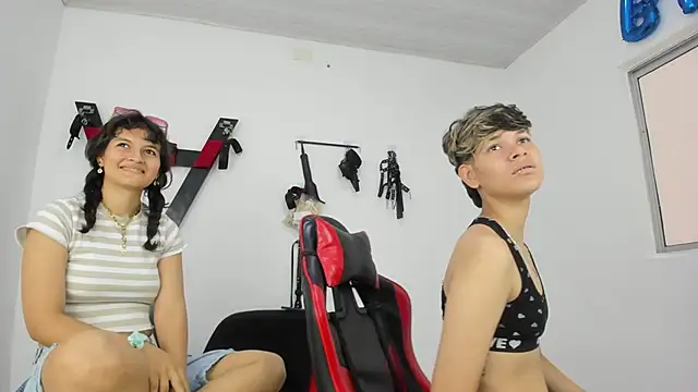 Snapshot of Lily_and_Lina chatting on November 27, 12:07 pm Lily and Lina online show from November 27, 12:07 pm