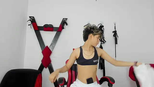 Snapshot of Lily_and_Lina chatting on December 14, 11:59 am Lily and Lina online show from December 14, 11:59 am