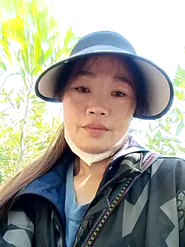 Snapshot of blonde_blg chatting on November 15, 7:05 am blonde blg online show from November 15, 7:05 am