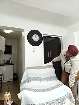 Snapshot of HipsDontLieX95 chatting on November 22, 7:02 pm HipsDontLieX95 online show from November 22, 7:02 pm