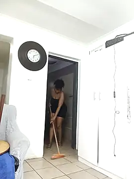 Snapshot of HipsDontLieX95 chatting on December 5, 4:14 pm HipsDontLieX95 online show from December 5, 4:14 pm