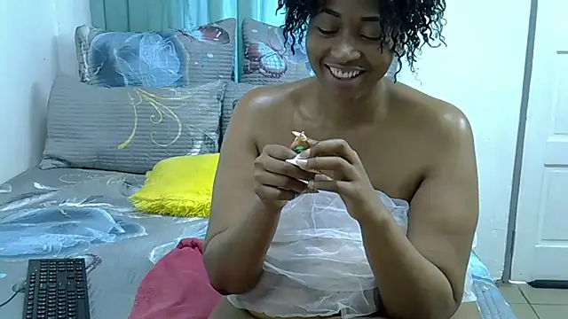 Snapshot of HipsDontLieX95 chatting on December 15, 11:58 am HipsDontLieX95 online show from December 15, 11:58 am