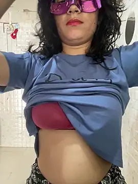 Snapshot of Red_Queen_11 chatting on November 16, 7:47 am Red Queen 11 online show from November 16, 7:47 am