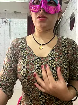 Snapshot of Red_Queen_11 chatting on December 1, 3:22 am Red Queen 11 online show from December 1, 3:22 am