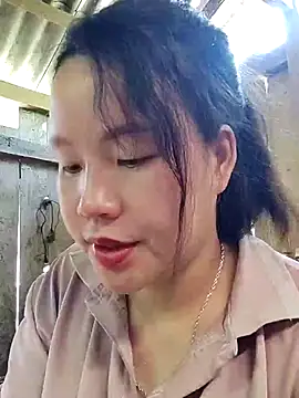 yelow-bee online show from November 13, 4:00 am