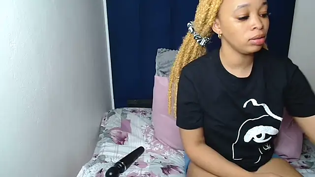 Snapshot of Nisha_102 chatting on December 5, 11:52 am Nisha 102 online show from December 5, 11:52 am