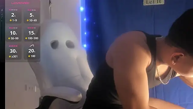 Snapshot of grey_jackson chatting on December 17, 1:39 pm grey jackson online show from December 17, 1:39 pm