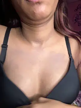 Snapshot of Your___Moonlight chatting on December 21, 9:11 pm Your Moonlight online show from December 21, 9:11 pm