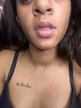 Snapshot of Your___Moonlight chatting on April 3, 10:19 pm Your Moonlight online show from April 3, 10:19 pm