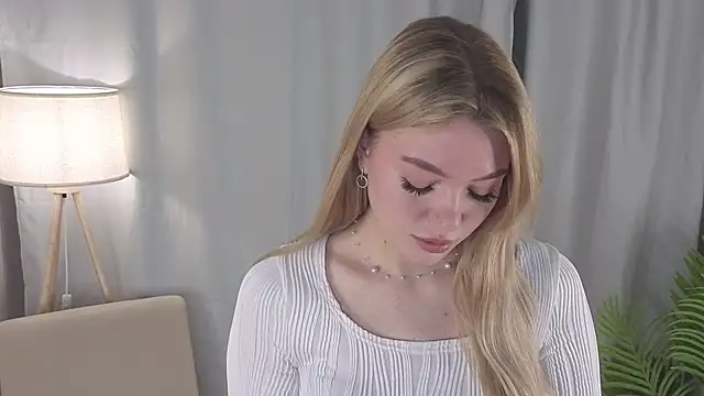 Snapshot of ToyaBosques chatting on November 17, 3:23 am ToyaBosques online show from November 17, 3:23 am