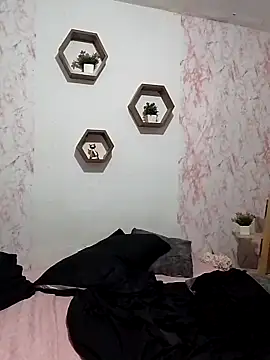 Snapshot of Cami131025 chatting on April 8, 11:37 pm Cami131025 online show from April 8, 11:37 pm