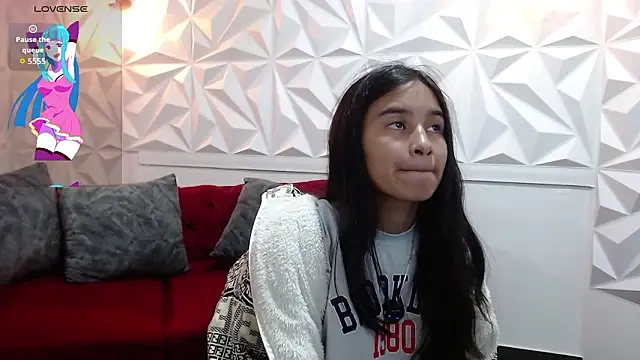 bunnywhite21 online show from February 5, 5:50 pm